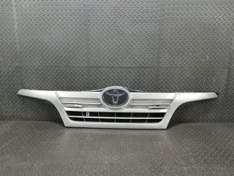 Решетка радиатора Тойота Тойоайс в Таганроге 440640