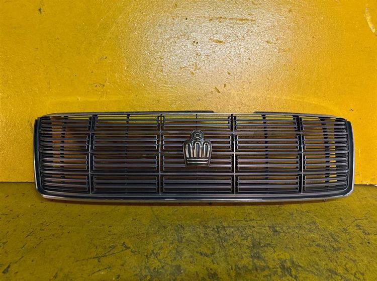Решетка радиатора Тойота Краун в Таганроге 54549